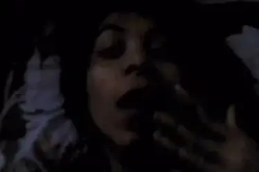 Gadis Kantoran Cantik Pasrah Goyang Kasur